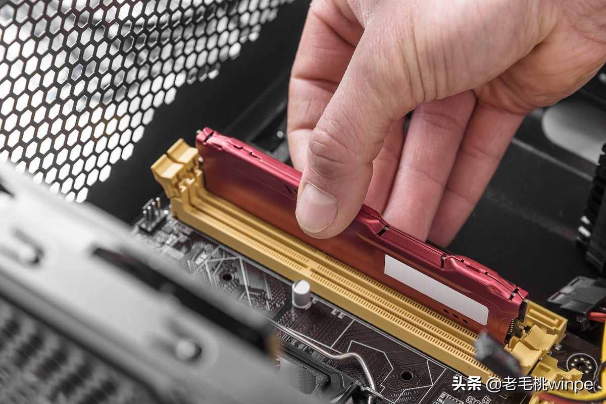 单根16G内存和两根8G内存哪个好？为什么装机都推荐第二种？